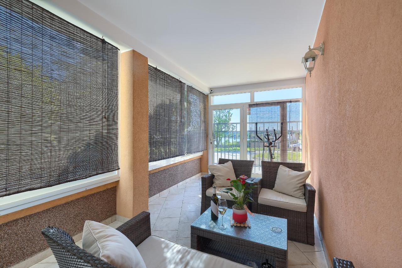Studio Apartman Luka Pomer Kültér fotó