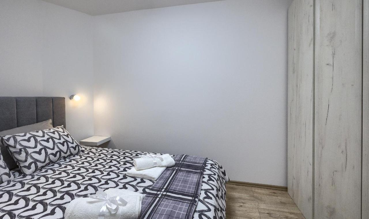 Studio Apartman Luka Pomer Kültér fotó