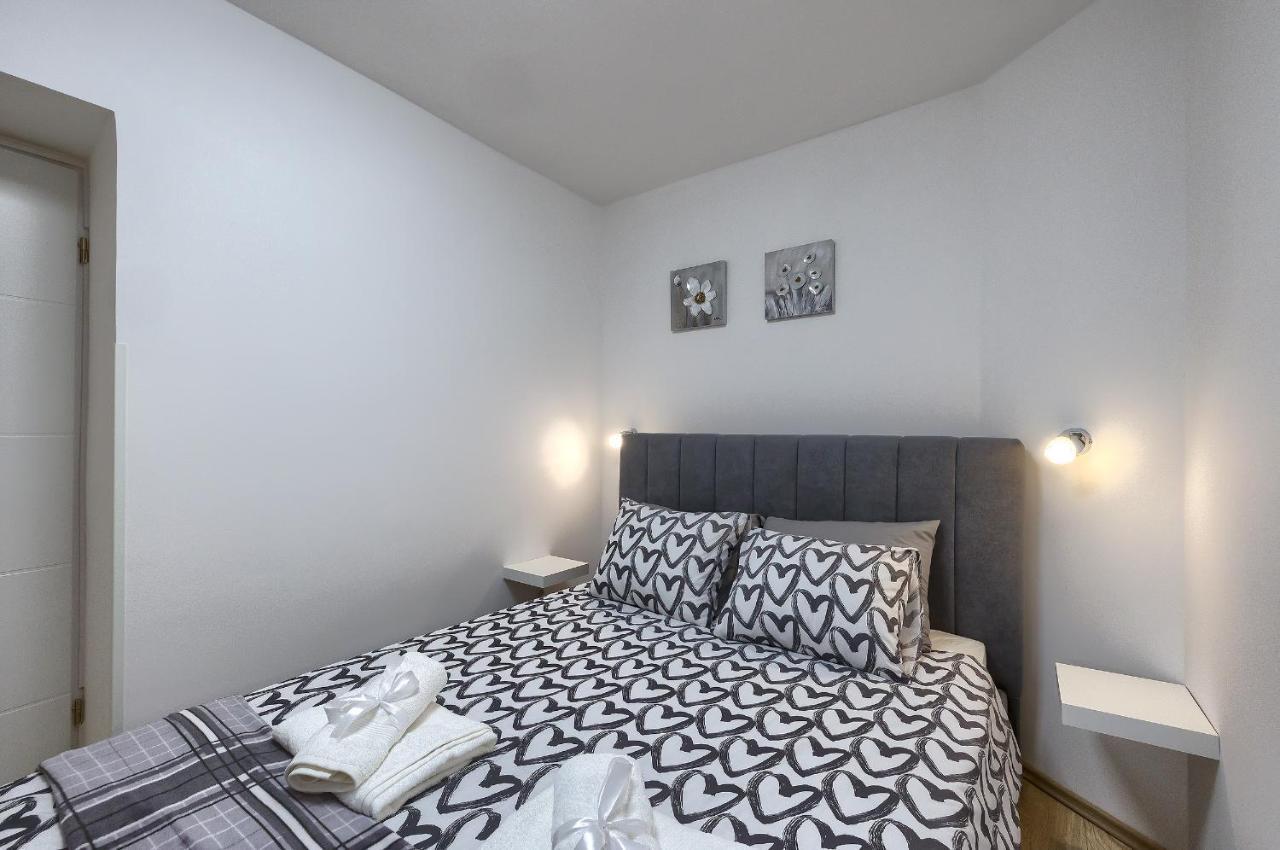 Studio Apartman Luka Pomer Kültér fotó