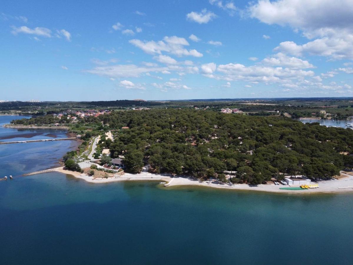 Studio Apartman Luka Pomer Kültér fotó
